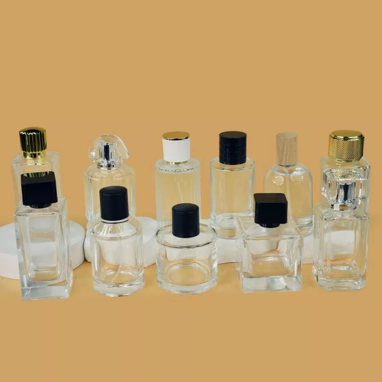 100 ml:n hajuvesipullot pumpuilla